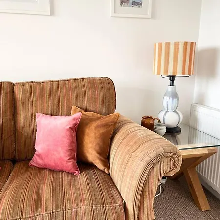 4 Porth Gwel, Sea View & Parking Apartment