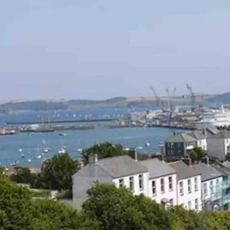 4 Porth Gwel, Sea View & Parking *